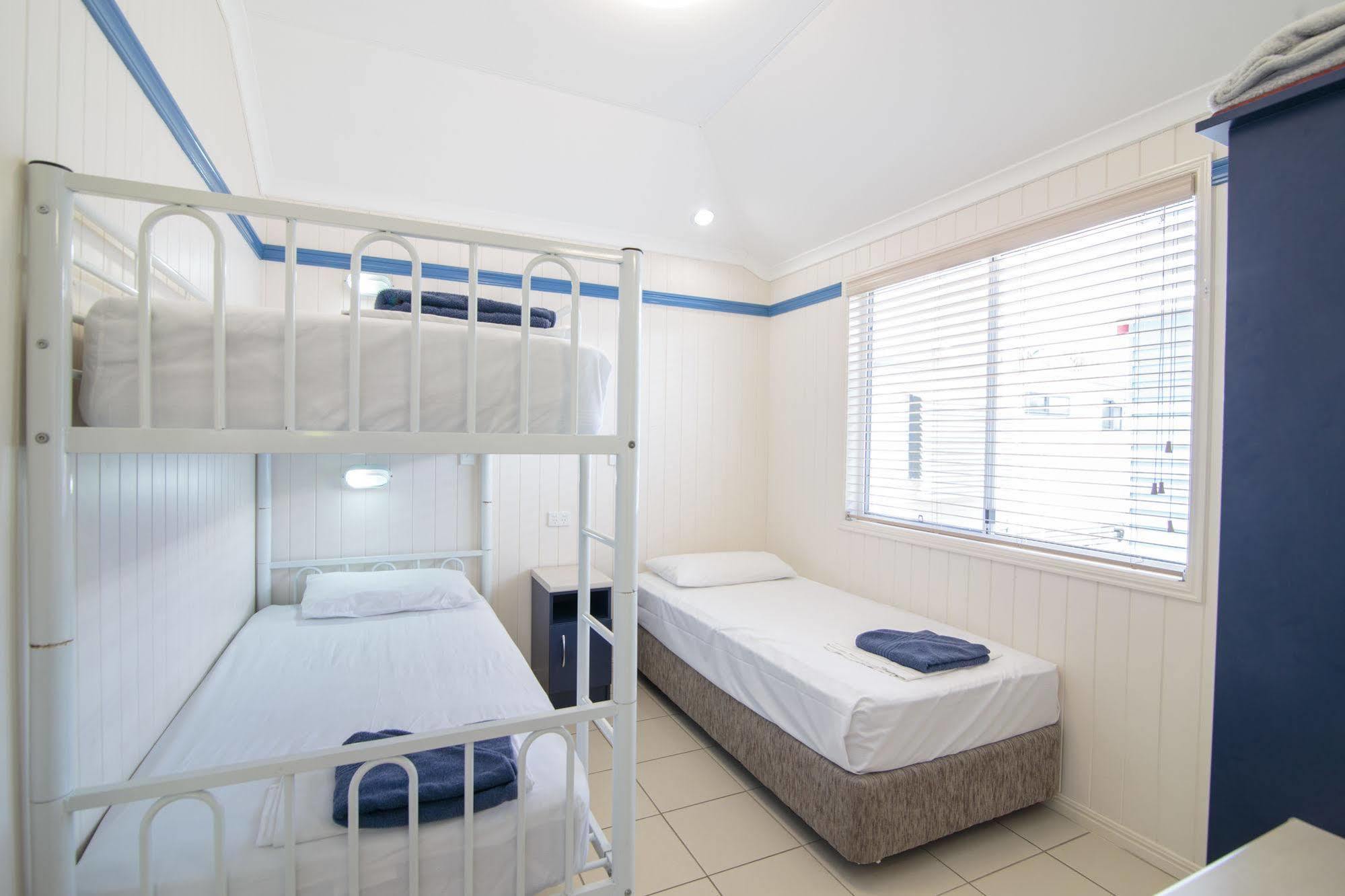Отель Maroochydore Cabins Экстерьер фото